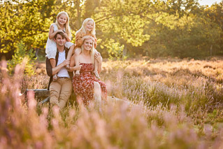 Foto uit de familiereportage van Conny, Steven, Lente en Amber door familiefotograaf Jorick Michiels