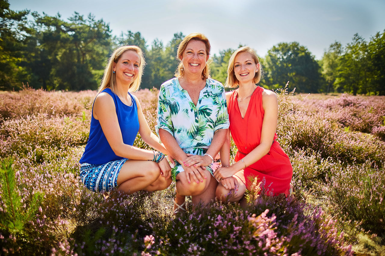 Foto uit de familiereportage van Kara, Tahnee en Marianne door familiefotograaf Jorick Michiels