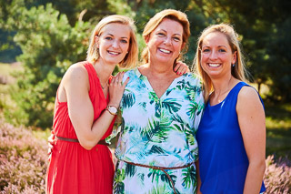 Foto uit de familiereportage van Kara, Tahnee en Marianne door familiefotograaf Jorick Michiels