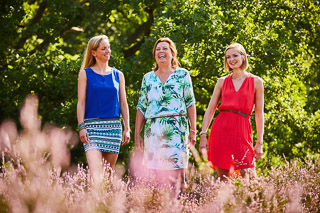Foto uit de familiereportage van Kara, Tahnee en Marianne door familiefotograaf Jorick Michiels