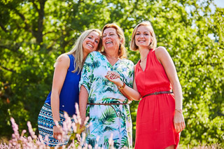 Foto uit de familiereportage van Kara, Tahnee en Marianne door familiefotograaf Jorick Michiels