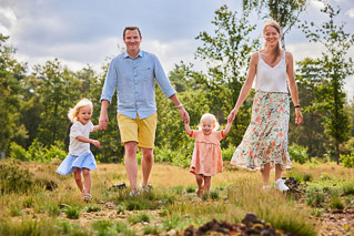 Foto uit de familiereportage van Lies, Bavo, Leonie en Kato door familiefotograaf Jorick Michiels