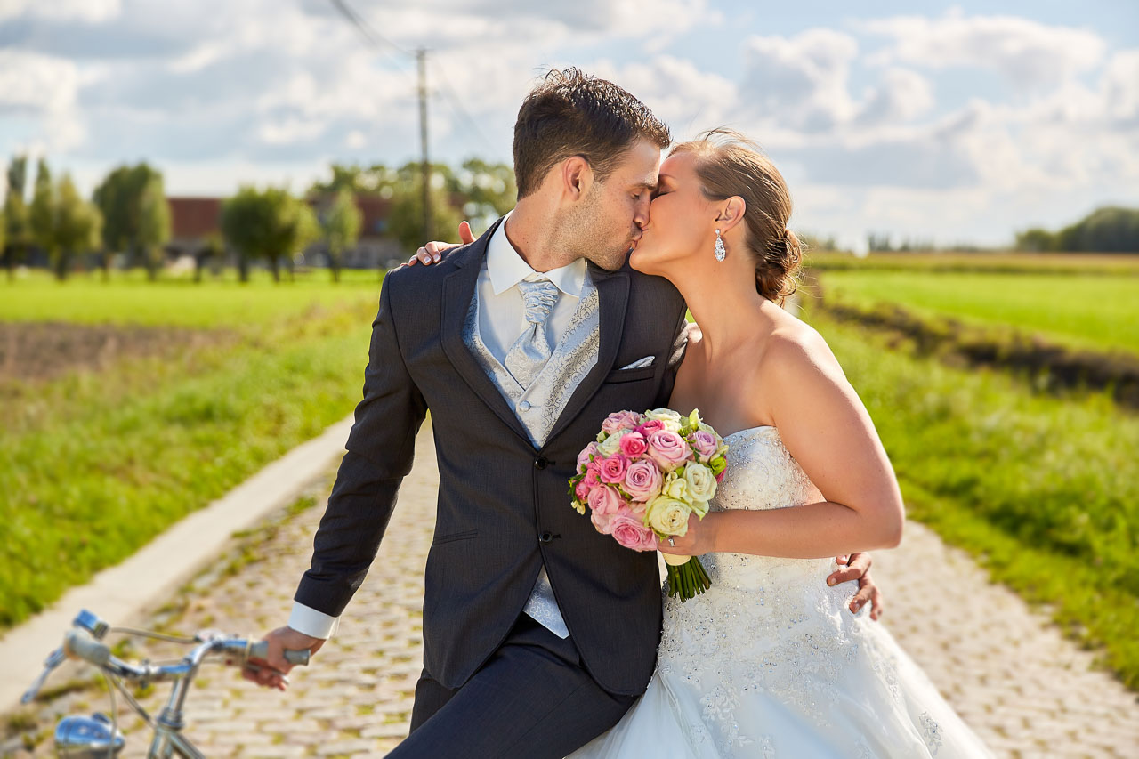 Foto uit de huwelijksreportage van Justine en Jonas door huwelijksfotograaf Jorick Michiels
