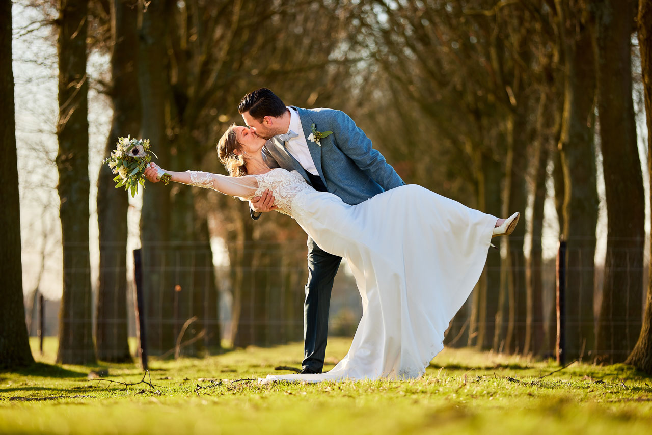 Foto uit de huwelijksreportage van Kathy en Max door huwelijksfotograaf Jorick Michiels