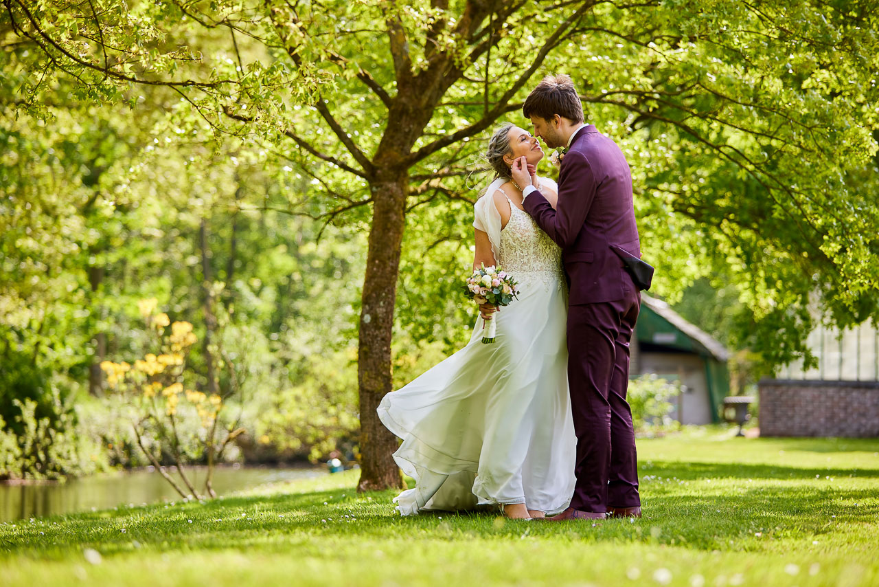 Foto uit de huwelijksreportage van Kiana en Yorick door huwelijksfotograaf Jorick Michiels
