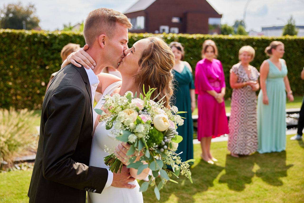 Foto bij het verhaal van Shana en Dieter, door huwelijksfotograaf Jorick Michiels