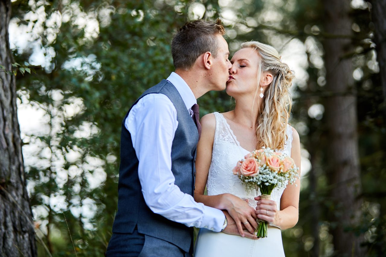 Foto bij het verhaal van Liesbeth en Kevin, door huwelijksfotograaf Jorick Michiels