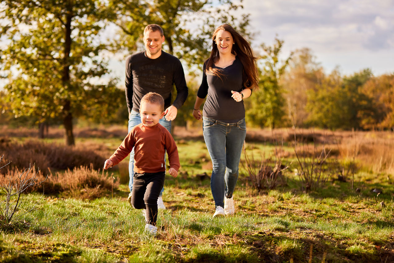 Foto bij het verhaal van Bo, Jorn en Leano, door familiefotograaf Jorick Michiels