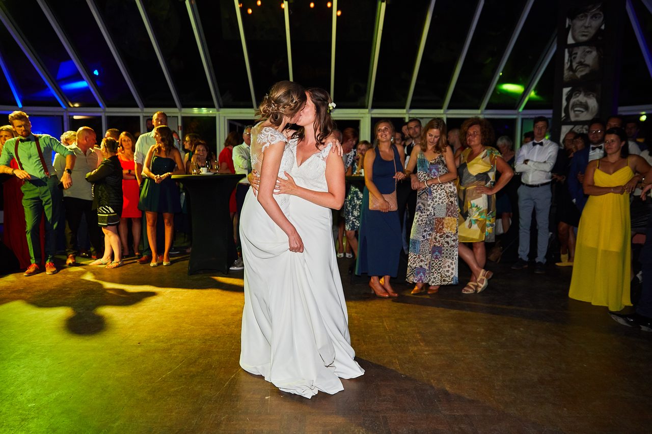 Foto bij het verhaal van Sofie en Lindsay, door huwelijksfotograaf Jorick Michiels