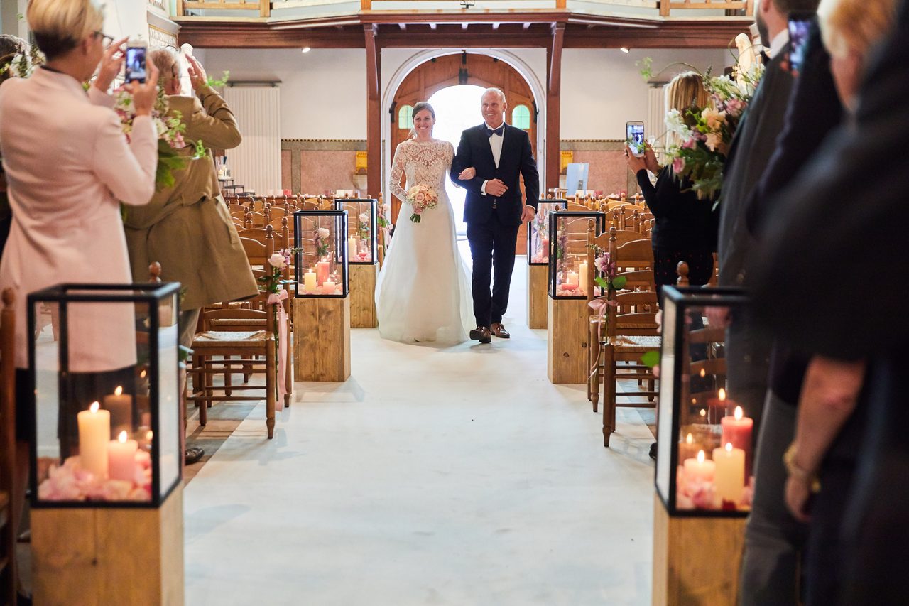 Foto bij het verhaal van Julie-Pascale en Klaas, door huwelijksfotograaf Jorick Michiels